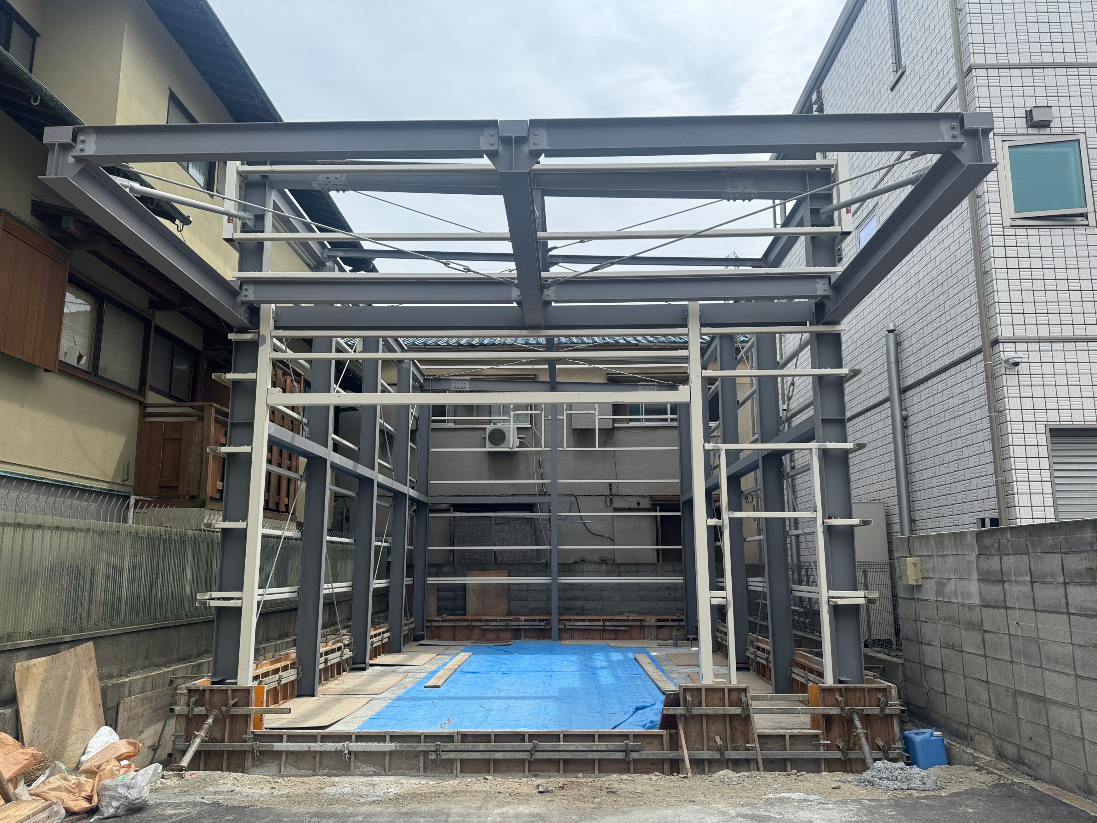 施工中